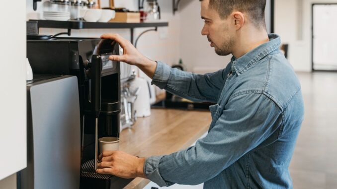bez-barista-no-s-kachestvom-kak-superavtomaty-menyayut-kofeinyi-servis-v-biznese01-sviato