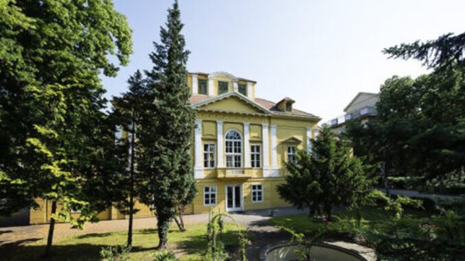 de-mozhna-navchatisya-angliiskoyu-v-avstriyi-lauder-business-school-1-sviato_pWlyRv