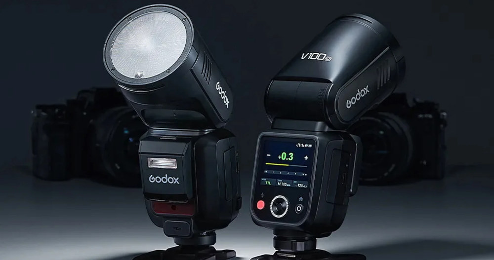 Новітня модель флагманського спалаху Godox V100 із системою активного охолодження